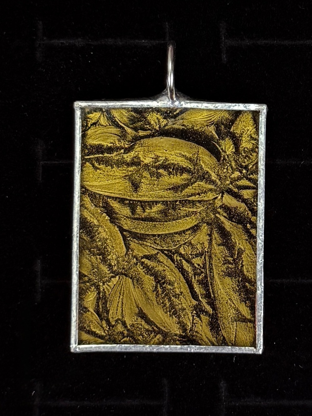 Beautiful vintage Silvertone swirl, rectangle  pendant + free 16” cord necklace